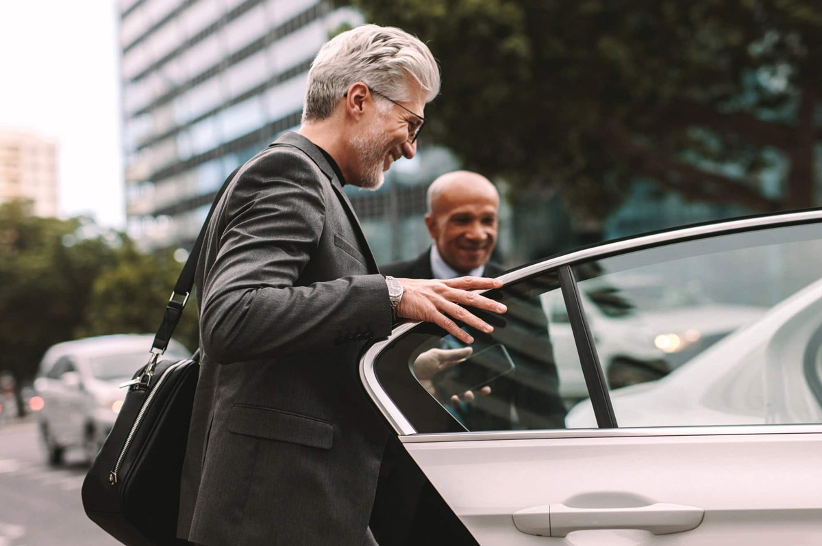 Black Car, Limo, or Shuttle: How to Choose the Best Airport Ride