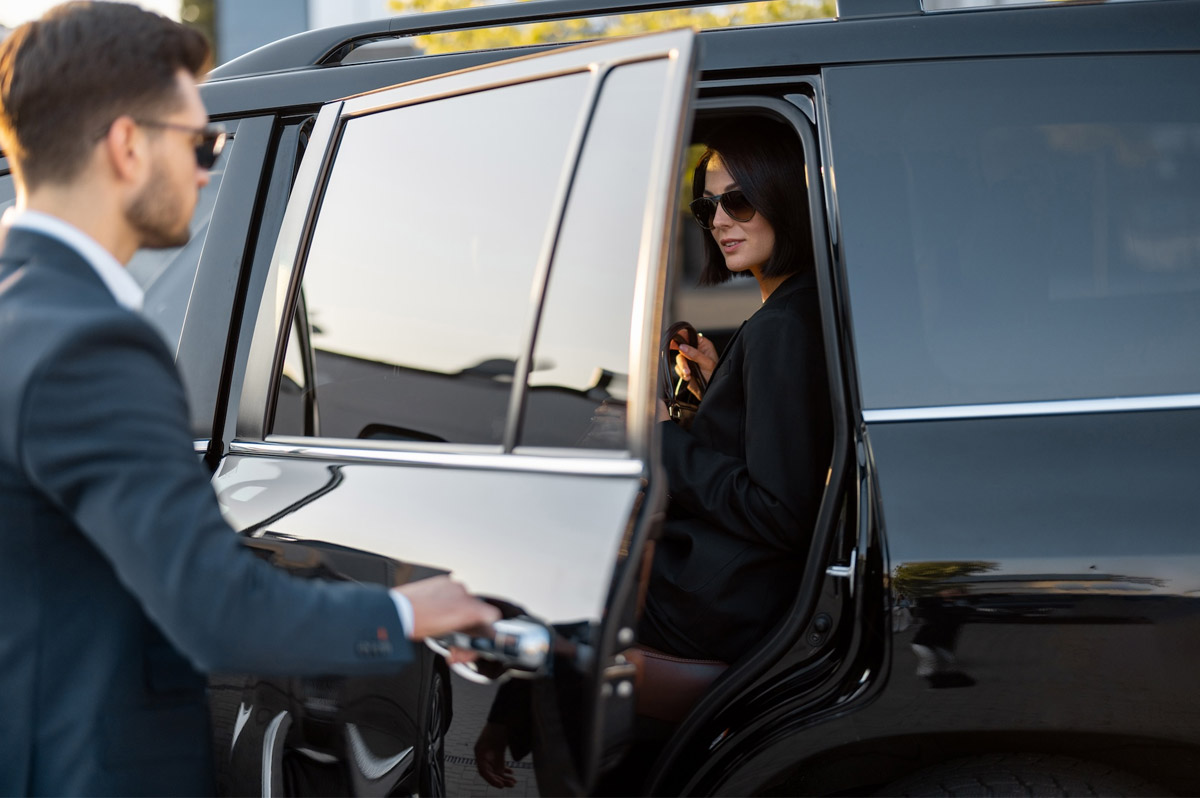 A Complete Guide to Limo Transfers for Business & Leisure to PHL