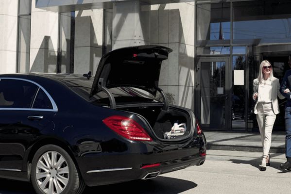 Glastonbury CT Car Service – Luxury Limo & Airport Transportation