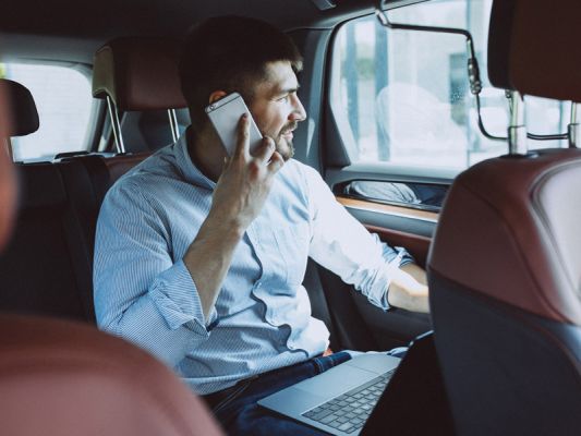 Hamden CT Car Service – Luxury Limo & Airport Transfers